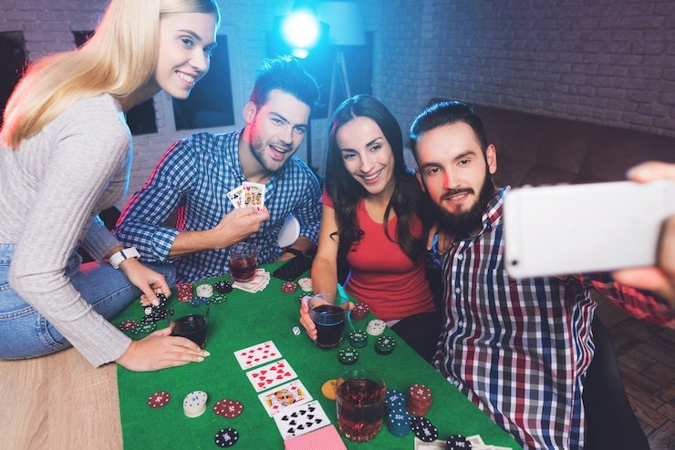 linitoto login platform showing sportsbook, live casino, and slots sections on mobile